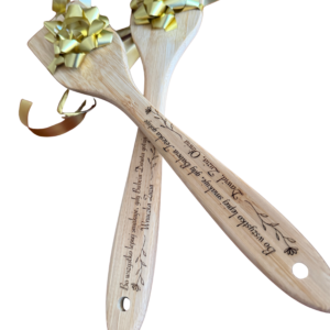 drewniana łopatka kuchenna z grawerem